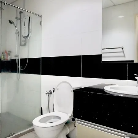 Gurney Drive Mansion One Serviced Apartment George Town Room photo